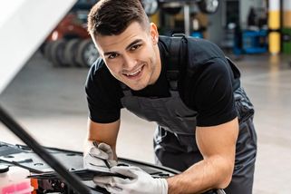 Práce automechanika za 21 tisíc? Tohle nás šokovalo! - Portál řidiče