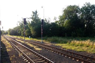 U Říčan zemřel mladík při pádu z vlaku, zřejmě jel mezi vagony
