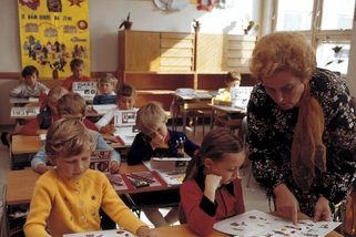 První školní den za socíku byl úplně jiný: Tvrdé aktovky, punčocháče a soudružka učitelka