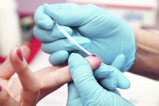 Bulovka dala pacientovi s HIV inovativní lék. Virová nálož mu klesla na nulu - Novinky