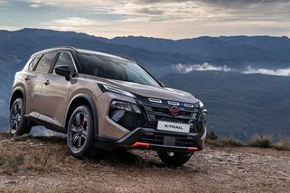 Velké SUV se čtyřkolkou pro sedm, které z nádrže jen usrkává. Nissan X-Trail přijíždí s novou tváří a rovnou i obří slevou - Garáž.cz