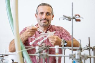 Nemusí nás ničit ani kontaktovat. Český vědec popsal, proč už tu mimozemšťané možná dávno jsou