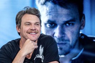 Vojta Dyk s Tatianou bydlí na 350 m2. Mají terasu s výhledem na Prahu a interiér od filmového architekta