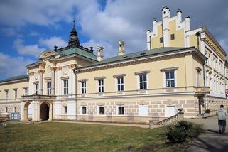 Město skla se pře o obří sklad. U zámku může vyrůst třicetimetrová hala - Seznam Zprávy