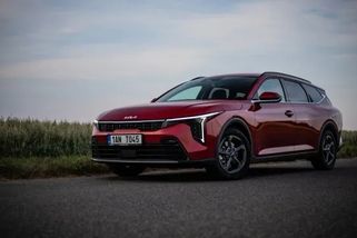 Octavia by se měla mít na pozoru. Kia K4 Sportswagon nás v testu negativně i pozitivně překvapila
