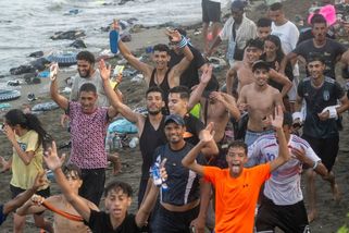 Už toho mám dost, migranti mi sežerou dceru. Obyvatelé Ceuty berou pořádek do svých rukou