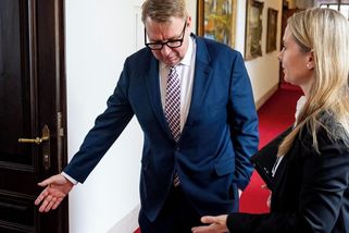 Minimální mzda se v lednu vyšplhá na dohled 25 tisícům korun - Novinky