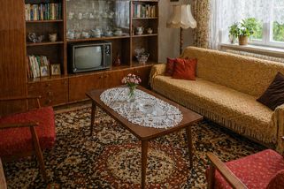 Čas oprášit háčkované retro dečky po babičce! Trendy fandí staromódnímu designu z dob socialismu - Médium.cz