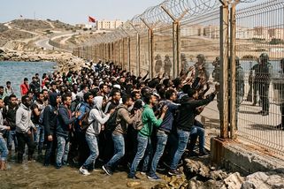 Schmarcz: Chcete evropské peníze? Zastavte migranty a nepouštějte je na starý kontinent