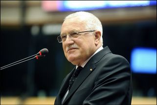 Právo na důstojný život jako extremismus? Klaus má pravdu, v oligarchickém kapitalismu to ani jinak nejde