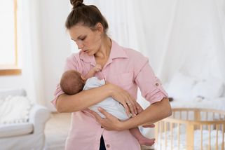 Umělé oplodnění pro single ženy vyvolalo bouři: Úřady varují před dětmi bez otců i dopady na stát