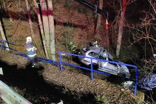 Auto na Opavsku při nehodě katapultovalo nepřipoutaného muže - Novinky