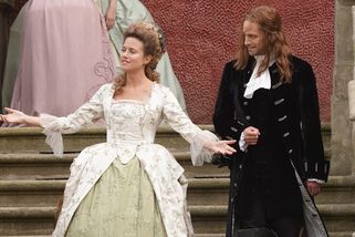 Smetana v podprsence a Urban v těsných střevících. Herci seriálu Eliška a Damián přiznali trable s kostýmy