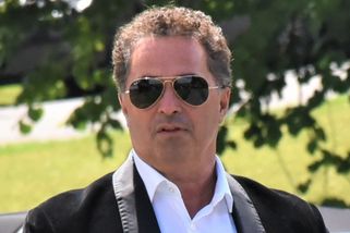 Rozčílený Martin Dejdar zkritizoval dnešní poměry na letišti. Na palubě letadla musel řešit další problém
