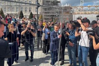 Magyar vlastnoručně odstranil zábrany před bývalým sídlem premiéra - Novinky