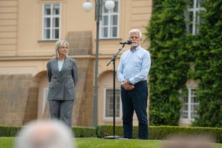 Eva Pavlová v Lánech zazářila. První dáma vsadila na elegantní outfit