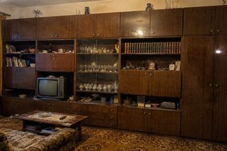 Za socialismu to byla povinná výbava. Dnes retro obývací stěna prozradí, že nemáte žádný vkus - Médium.cz