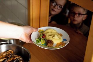 Zdravější stravování ve školních jídelnách se odkládá - Novinky