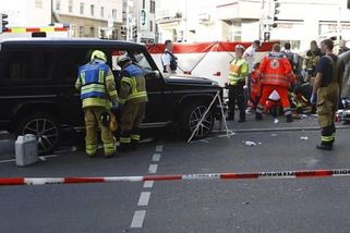 Terénní auto v centru Stuttgartu vjelo do lidí na zastávce nadzemní dráhy - Novinky