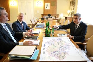 securitymagazin.cz/defence/babis-konec-urednicke-diplomacie-v-obrannych-aliancich-1404074526.html?utm_source=www.seznam.cz&utm_medium=seznam_distribuce&utm_campaign=lide