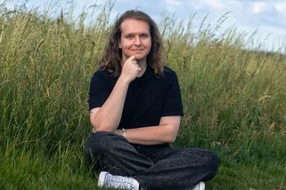 K vysněnému studiu na Cambridge nakonec pomohla Čechovi veřejnost