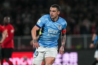Není ho v Číně škoda? Stanciu se stal v Asii bohem, nasadil pásku a pobláznil tribuny