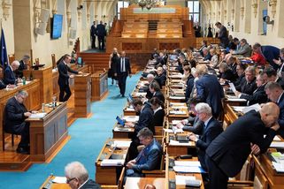 O senátní křesla chce letos bojovat na 153 kandidátů, opět méně než minule - Seznam Zprávy