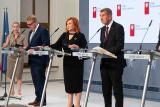 Topolánek a Kalousek rozcupovali Babišův rozpočet. Křeček spočítal 99 miliard, které se podle něj jen projí