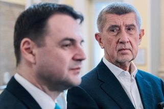 Hra o zavření důležité ambasády. Macinka ji „posuzuje“, může ale dost tvrdě narazit