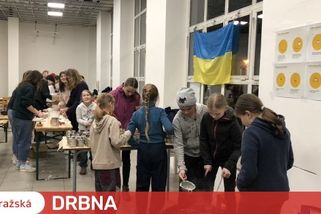 Skauti v Praze vyrábí svíčky pro Ukrajinu, vyzývají veřejnost ke spolupráci