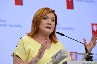 389 miliard. Druhý nejvyšší schodek v historii. Schillerová: Nemůžeme jinak