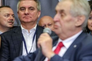 Hradu hrozí tresty: 500 tisíc za čínskou diplomatku, 200 tisíc za vrbětickou zprávu