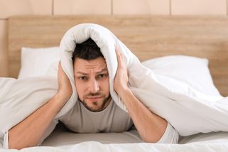 Soused si pořídil na zahradu kohouta. Ranní peklo začíná ve 4:30