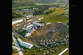 Na křesťanském festivalu v Británii spadl poutač, jeden muž zemřel a šest lidí se zranilo - Novinky