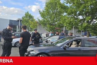 Účastníci tuningového srazu nezklamali. Před policisty páchali desítky přestupků