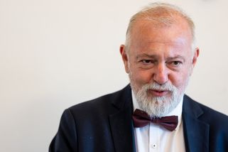 Zemanův a Babišův člověk Kmoníček je narcistní kec...