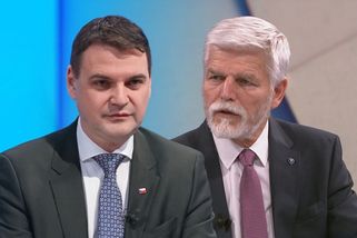 Pavel jako nechtěný Matýsek a hádka o místa v letadle. Internet se baví sporem vlády s Hradem