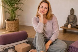 ŽENA-IN - Jóga v menopauze: Nestačí se jen protahovat. Ženské tělo po čtyřicítce potřebuje i sílu, říká lektorka jógy Lucie Dvořáčková