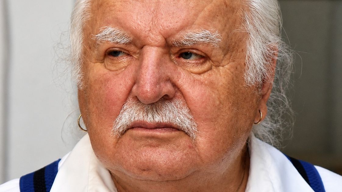 Je čas sklonit se před dílem rebela: Vláda vzdává hold muži, který Babiše nazval zločincem - Médium.cz