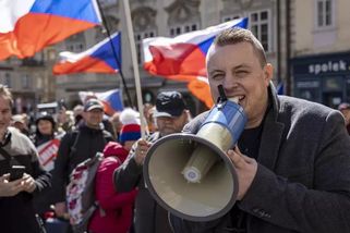 Čeká nás souboj „Putinovy služky“ Rajchla s „nejhorším hadrem“ Láskou - Médium.cz