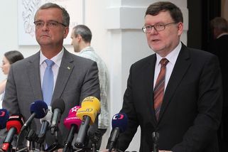Kalousek doporučuje vládě přistoupit k radikálním škrtům - Médium.cz