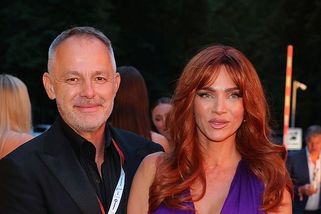 ŽENA-IN - Méně je někdy opravdu více. Andrea Verešová překvapila ve Varech novou image, z outfitu ale bolely oči
