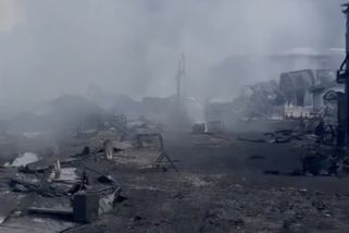 Video: Hasiči natočili, jak po ukrajinských útocích vypadá rafinerie v Tuapse - Seznam Zprávy