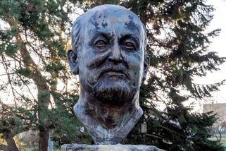 Zasedal v ÚV KSČ, pak dělal skladníka. Scénář k Popelce František Pavlíček napsal pod cizím jménem - Médium.cz
