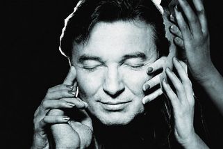 Karel Gott vyzkoušel v Bohnicích LSD. Když doktor odešel pro kávu, rozplakal se - Médium.cz
