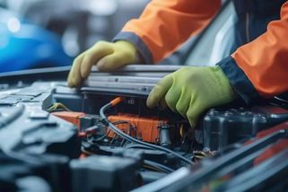 Vědci objevili nový materiál pro budoucí baterie elektromobilů. Máte ho dost i ve svých domácnostech