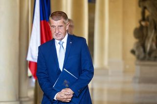 „Oni mně to neřekli!“ Západ buduje obranu proti dezinformacím, Babišovo Česko naopak odzbrojuje a už schytává rány