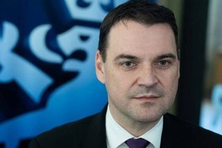 Zdechovský vypustil historku o Macinkových SMS po půlnoci. Zmínil alkoholový amok. Ministr vypěnil a naložil mu