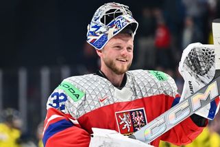 Příčiny krachu hokejistů? Kořenář není gólman pro MS, řekl Látal. Zmínil i rozštěpenou kabinu