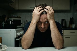 Dýcháte, mluvíte, ale víte, že jste zemřeli. Mrazivá realita syndromu živé mrtvoly - Médium.cz